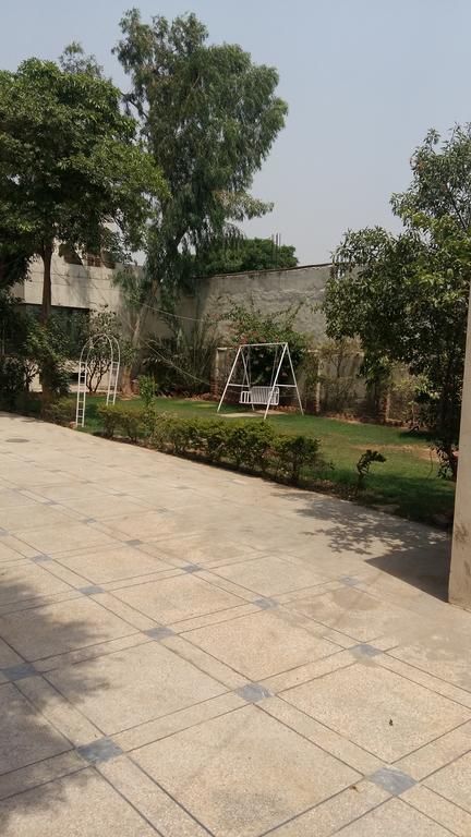 Grace View Guest House Lahore Esterno foto